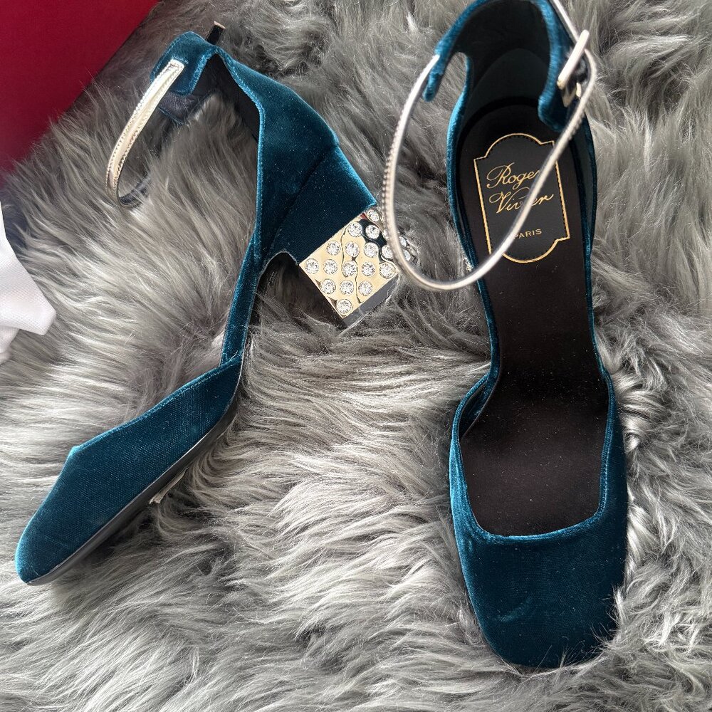 Roger Vivier Velvet Crystal Heel Pumps – Brand New